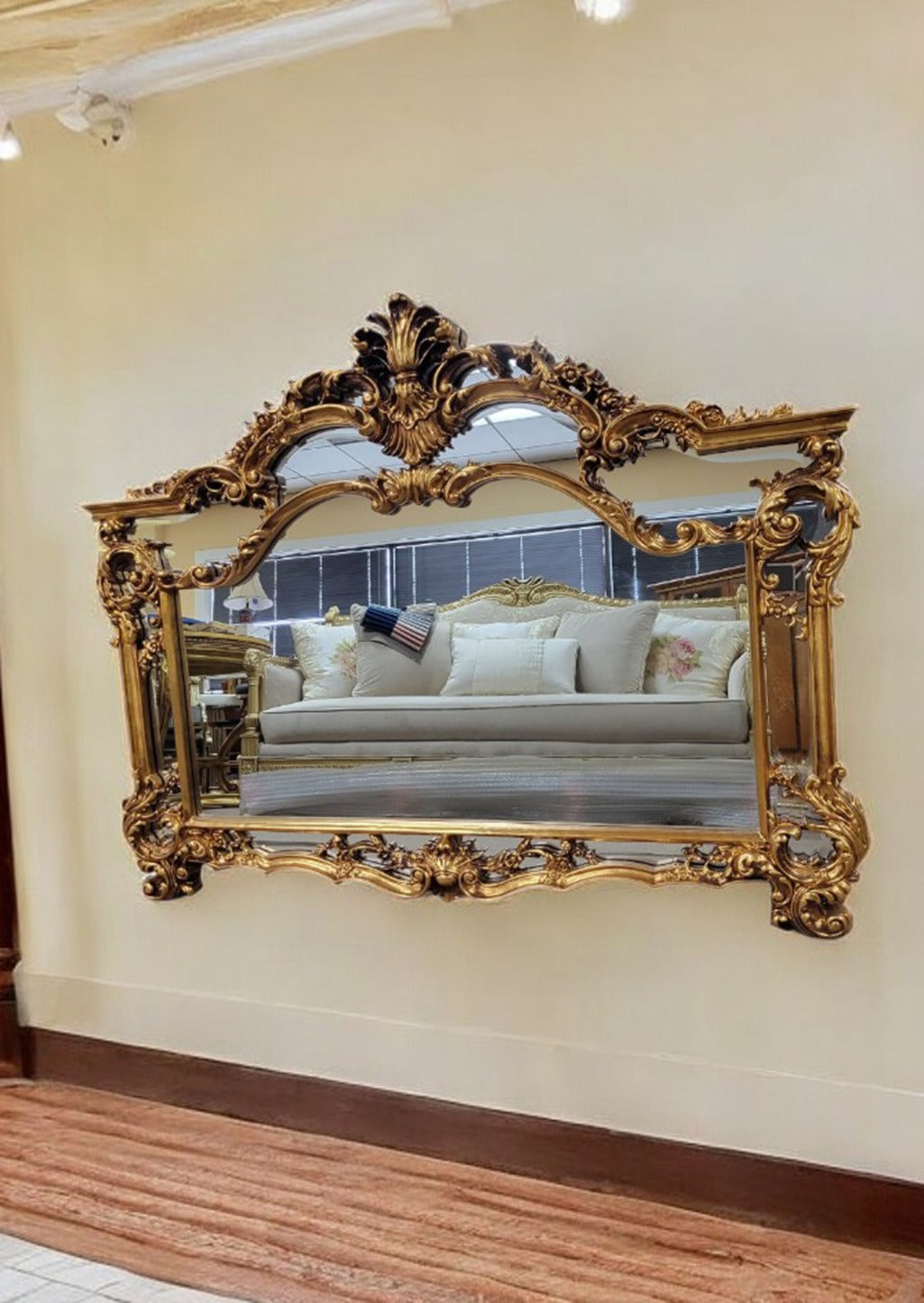 Luxurious Carved Wall Mirror