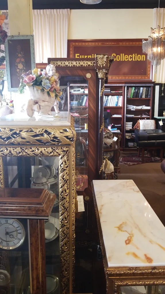 Mirrors, consoles and clocks